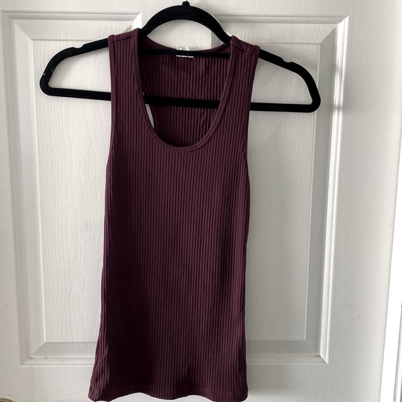 Aritzia / Wilfred Free maroon ribbed tank top. Size medium. Worn 1-2 times. - Picture 1 of 1